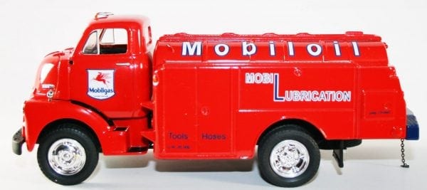 First Gear 1952 GMC Fuel Tanker Mobil Lubrication - Image 2