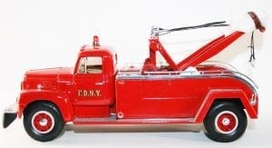 First Gear 1957 International R-200 Tow Truck FDNY - Image 2