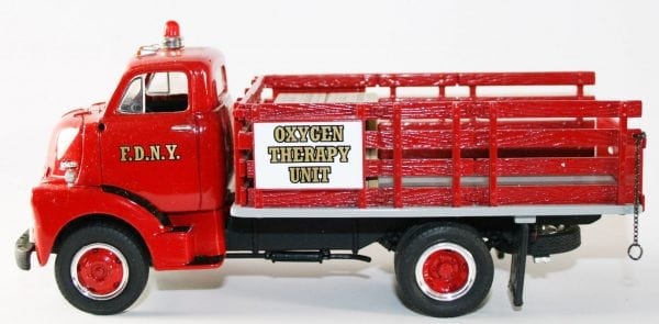 First Gear 1952 GMC Full Rack Stake Truck FDNY Oxygen Therapy Unit - Image 2